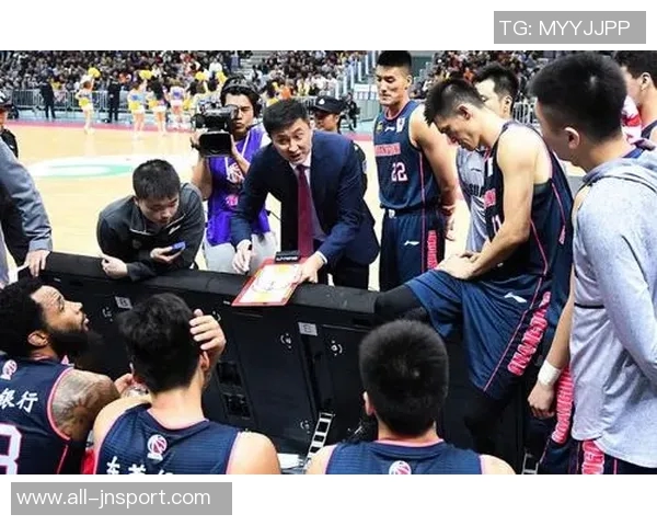 杨立瑜遭球迷怒斥:何必与阿猫阿狗争执真该给球迷竖中指 杨立瑜遭球迷怒斥:何必与阿猫阿狗争执真该给球迷竖中指