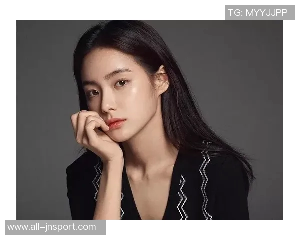 皮尔斯夜店偷瞄性感美女的紧张瞬间只需半秒钟的转头反应 皮尔斯夜店偷瞄性感美女的紧张瞬间只需半秒钟的转头反应