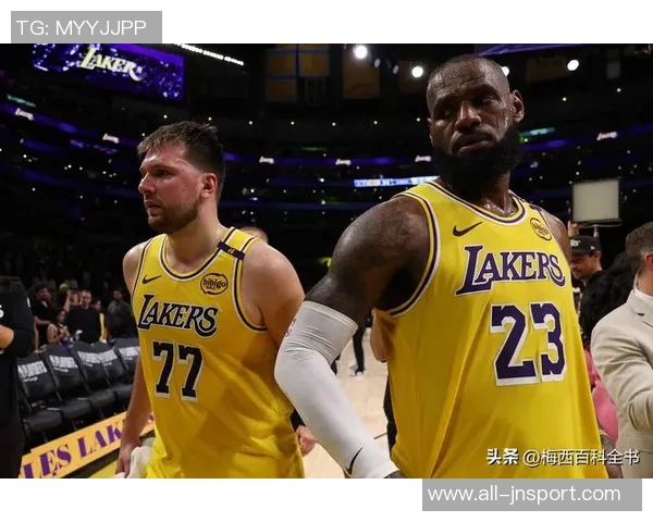 艾顿谈篮球哲学:得分与出手数不重要我信任东契奇詹姆斯和里夫斯的能力 艾顿谈篮球哲学:得分与出手数不重要我信任东契奇詹姆斯和里夫斯的能力