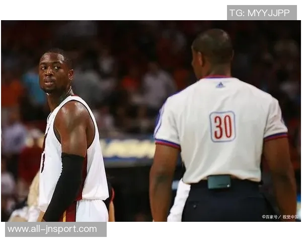 爵士训练营热闹非凡德隆韦德携手出镜贝利乐福同场助阵 爵士训练营热闹非凡德隆韦德携手出镜贝利乐福同场助阵