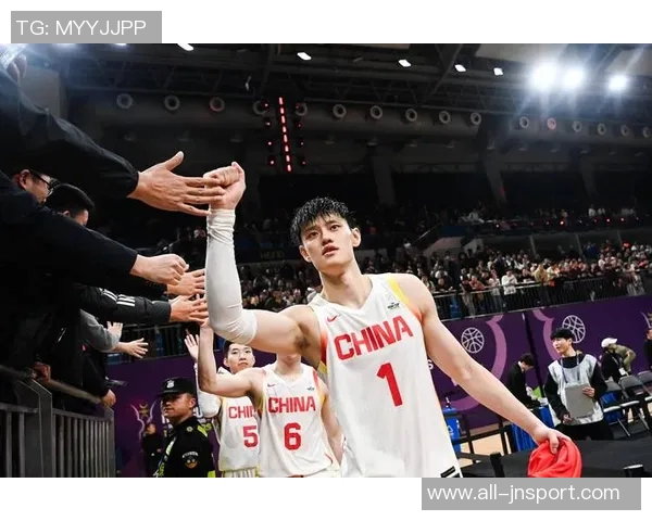 曾凡博首秀闪耀NBA中国赛太阳队对决篮网精彩回顾 曾凡博首秀闪耀NBA中国赛太阳队对决篮网精彩回顾