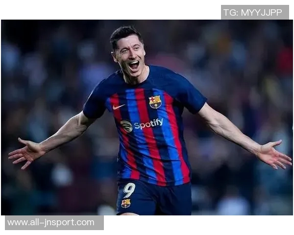 马卡报报道莱万上半场不适巴萨对其坚持比赛表示不满 马卡报报道莱万上半场不适巴萨对其坚持比赛表示不满