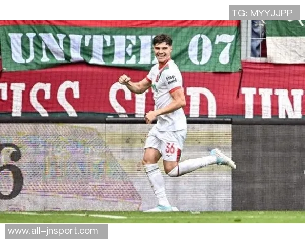 多家英超德甲球队争夺20岁奥格斯堡中场新星科穆尔 多家英超德甲球队争夺20岁奥格斯堡中场新星科穆尔