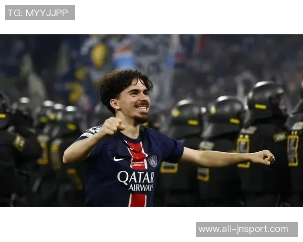 恩里克盛赞维蒂尼亚为世界顶级中场巴黎需树立独特身份认同 恩里克盛赞维蒂尼亚为世界顶级中场巴黎需树立独特身份认同