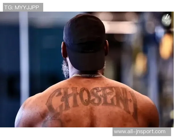 艾顿分享黑皮衣帅照展现独特魅力自律成就与众不同的能量 艾顿分享黑皮衣帅照展现独特魅力自律成就与众不同的能量