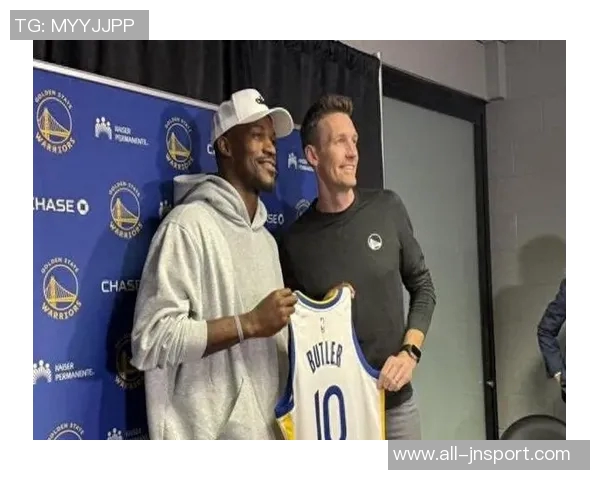 邓利维谈球队阵容期待科尔库里追梦巴特勒助力新赛季 邓利维谈球队阵容期待科尔库里追梦巴特勒助力新赛季