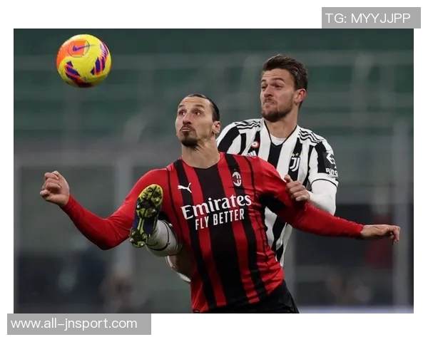 麦肯尼禁区内犹豫不决被断球错失良机 麦肯尼禁区内犹豫不决被断球错失良机