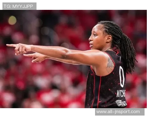 米切尔半场表现亮眼5中3贡献7分1板2助2断展现潜力 米切尔半场表现亮眼5中3贡献7分1板2助2断展现潜力