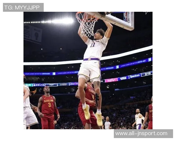 浓眉半场表现抢眼高效得分15分7篮板还命中一记三分球 浓眉半场表现抢眼高效得分15分7篮板还命中一记三分球