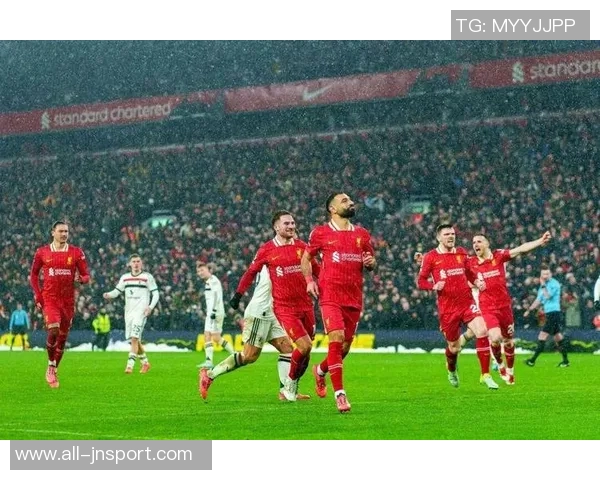 英超前瞻:红魔蓝军争胜势头强劲红军客战纽卡恐难取胜 英超前瞻:红魔蓝军争胜势头强劲红军客战纽卡恐难取胜