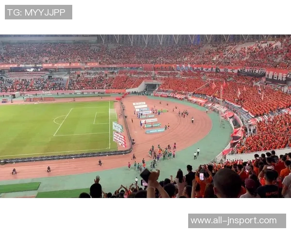 刘越庆祝泰山队32岁生日强调其作为山东队历史延续的重要性 刘越庆祝泰山队32岁生日强调其作为山东队历史延续的重要性