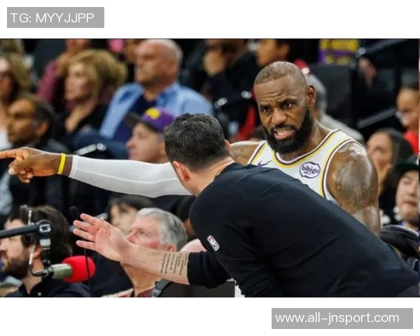 雷迪克直言老詹回归后球队进攻随意化责任在我身上