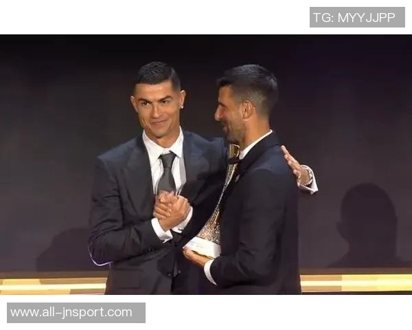 德约赞同C罗追求千球目标的坚定态度与严肃表情